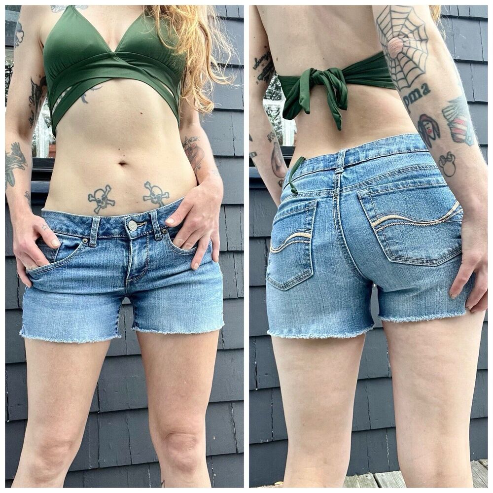SO. Women 7 Denim Short Medium Wash Cut Off Low Rise Booty Jean Fray 3.5” Inseam